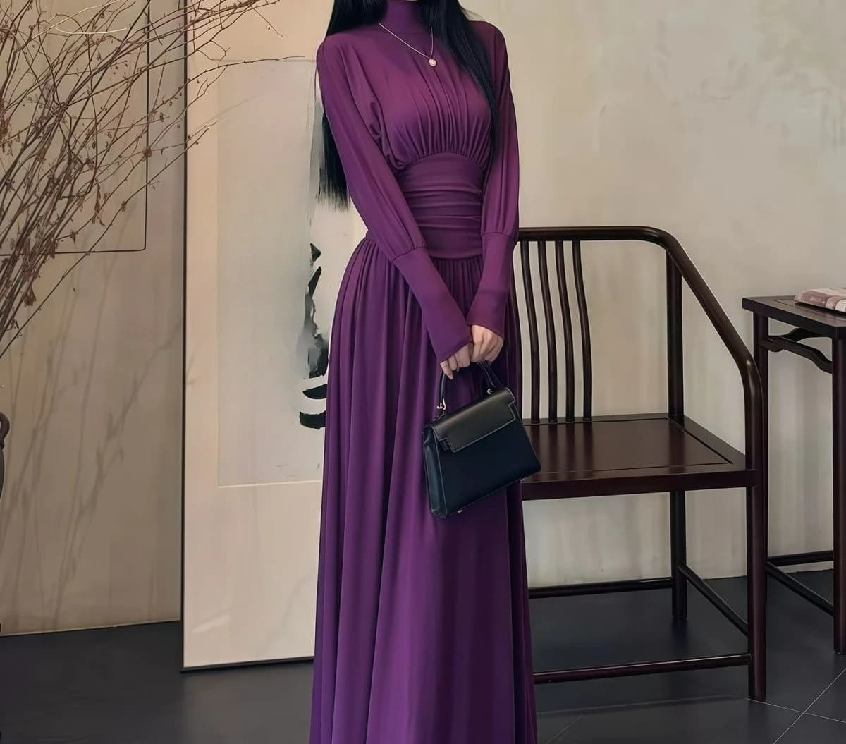 Nouvelle robe d'automne et d'hiver 2025, semble mince avec un encolure haute et une taille cintrée, 