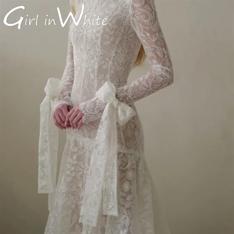 Robe de mariée élégante en dentelle à manches longues avec traîne, col rond, coupe trapèze, collecti