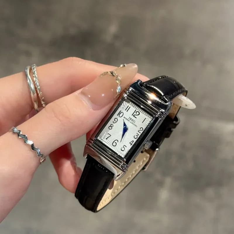 Nouvelle montre à quartz rétro carrée pour femme avec boîtier réversible et bracelet en cuir montre 