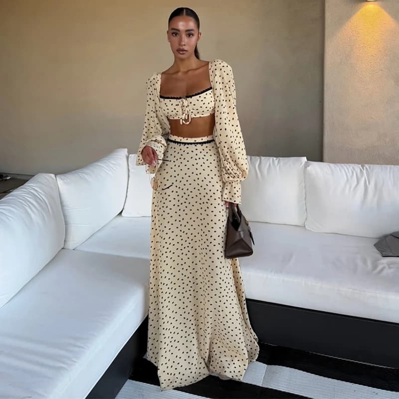 Ensemble jupe à pois, haut court à col carré en dentelle et manches lanternes, jupes droites, tenue 