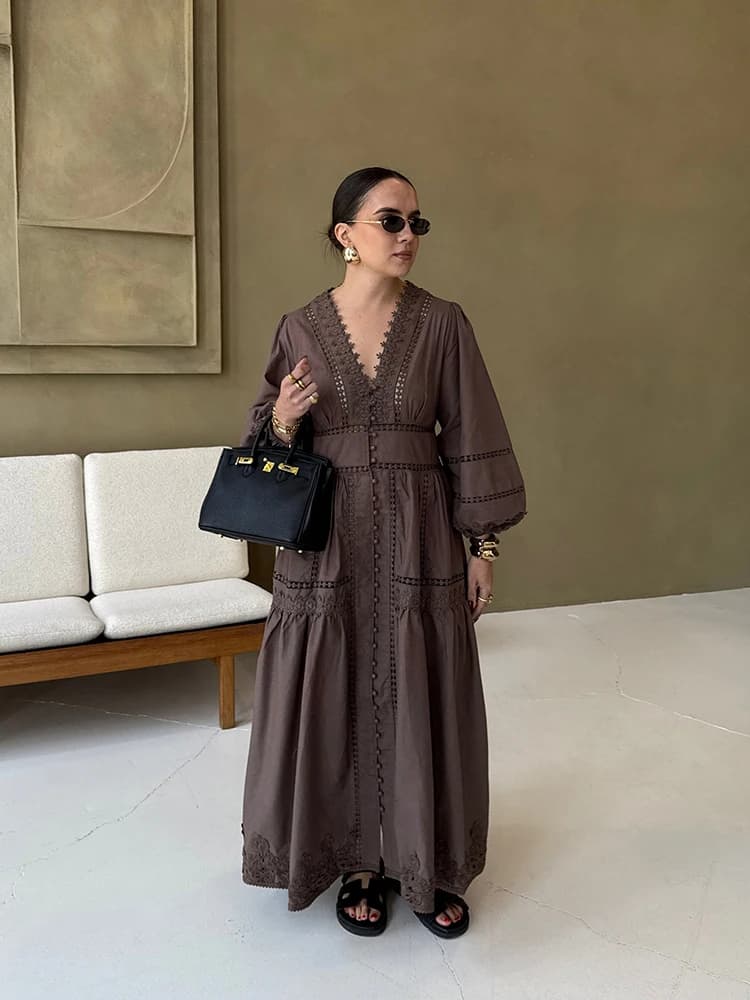 Robes longues élégantes blanches brodées ajourées pour femmes, col en V, manches bouffantes, coupe a