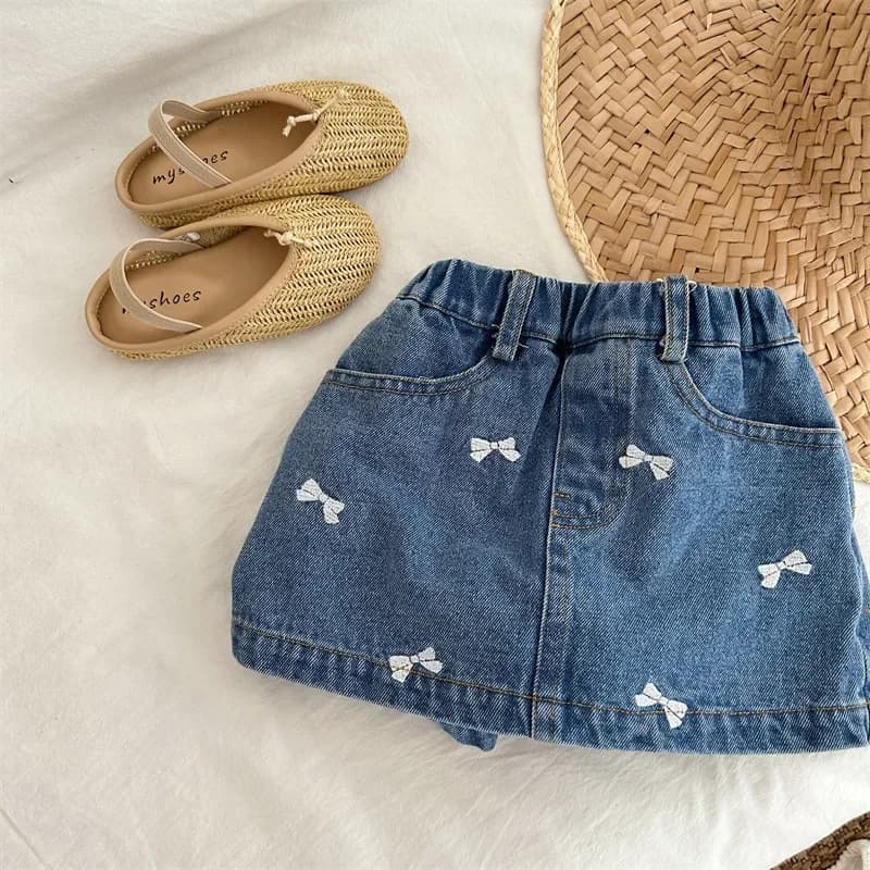22463 jupe en jean pour bébé fille 2024 été nouvelle corée nœud brodé jupe en jean pantalon 1-7 ans 