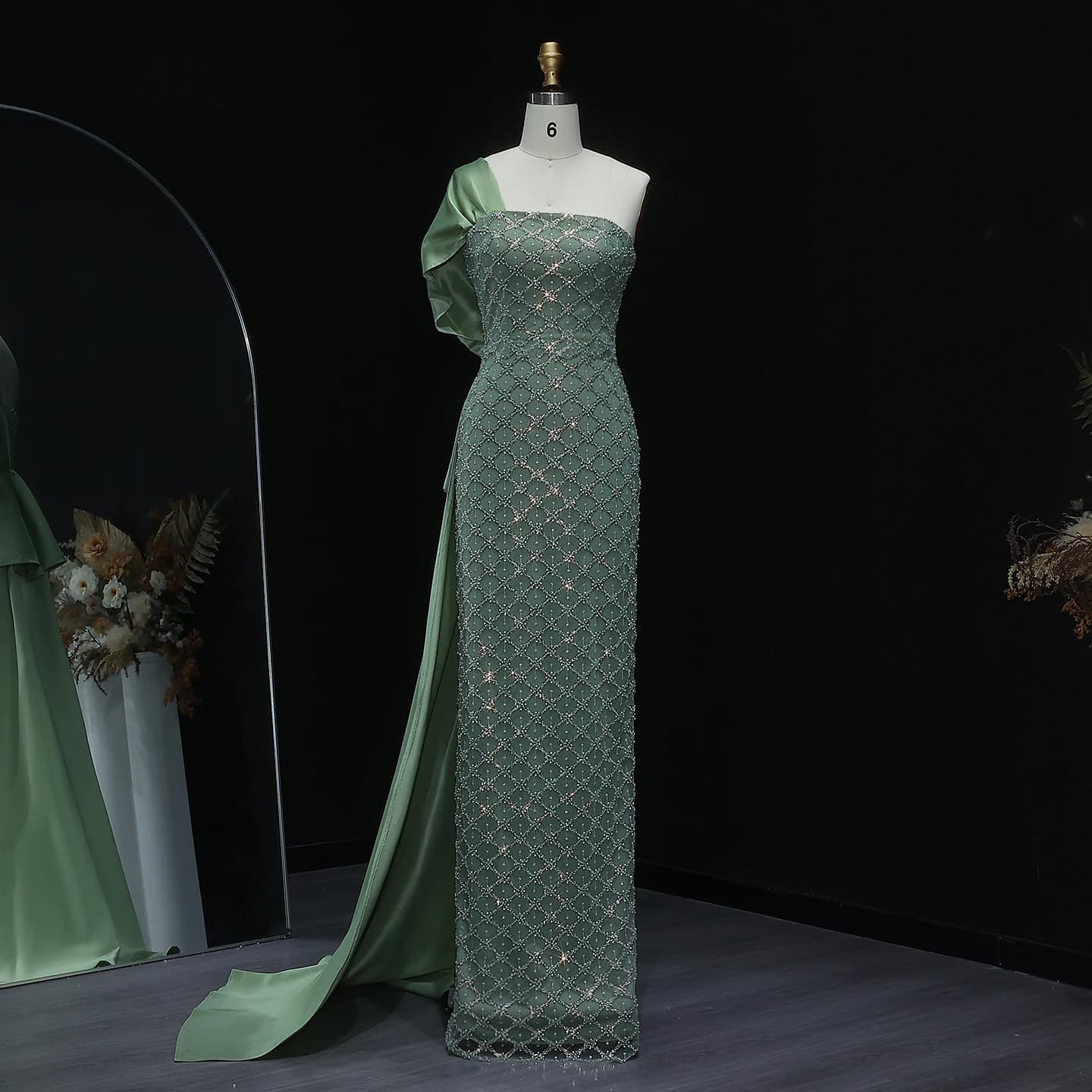 Robe de soirée fourreau verte Sharon Said, luxueuse, perlée, asymétrique à une épaule, avec jupe lat