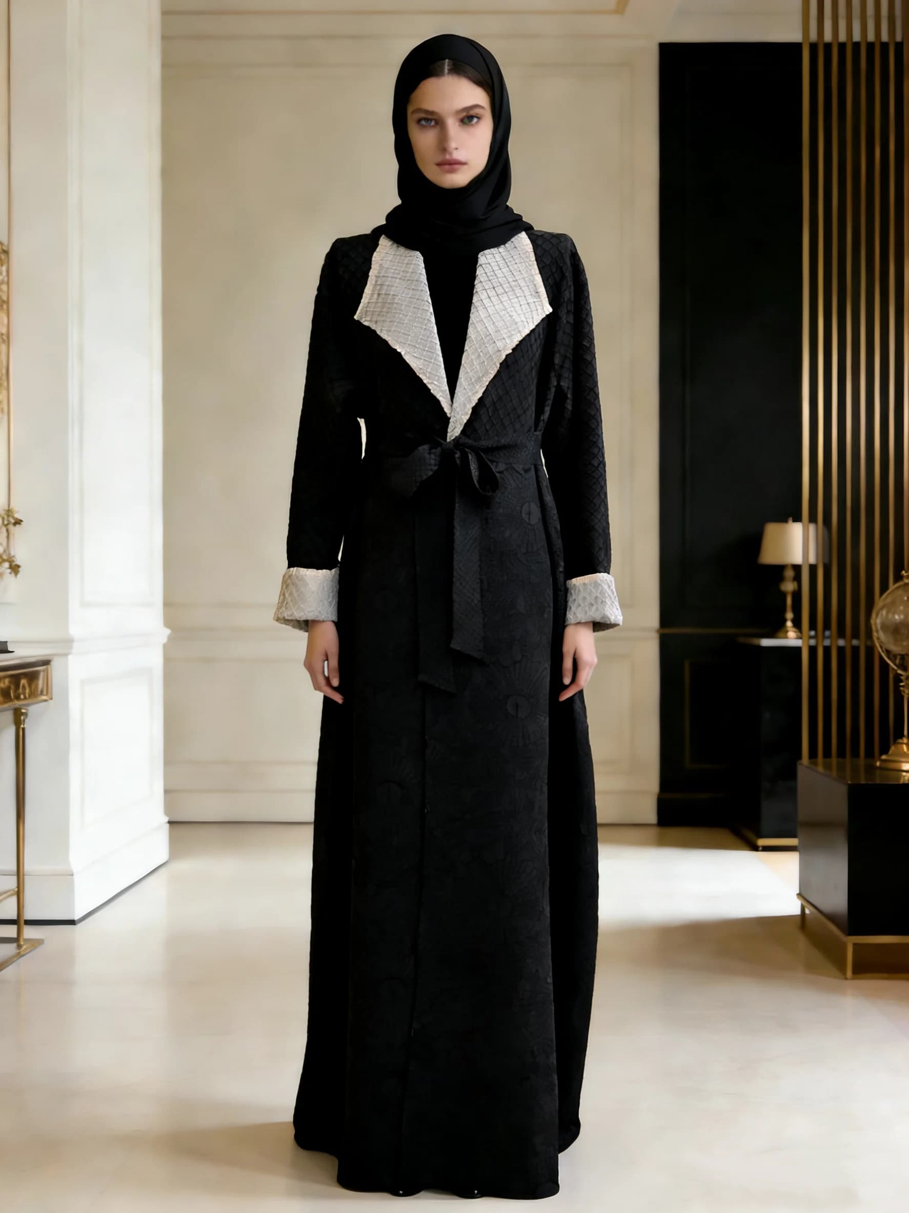 Robe Abaya Longue Noire Matelassée à Col Contrastant et Ceinture, Manches Longues, Détail Poignets, 