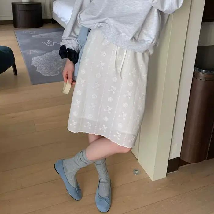 Jupe droite brodée de fleurs blanches style rétro français pour femme, jupe d'été unique en dentelle