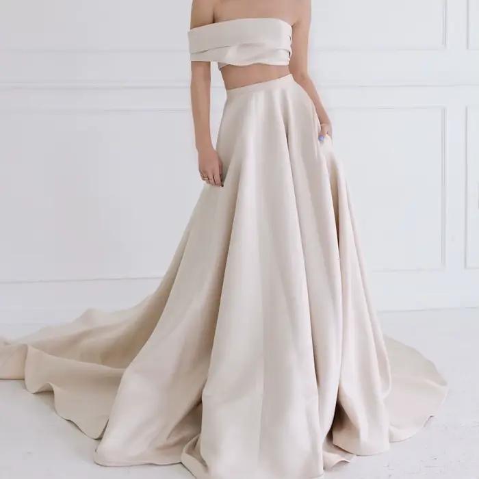 Jupe longue de soirée élégante en satin beige de luxe avec poches, taille haute, coupe trapèze, avec