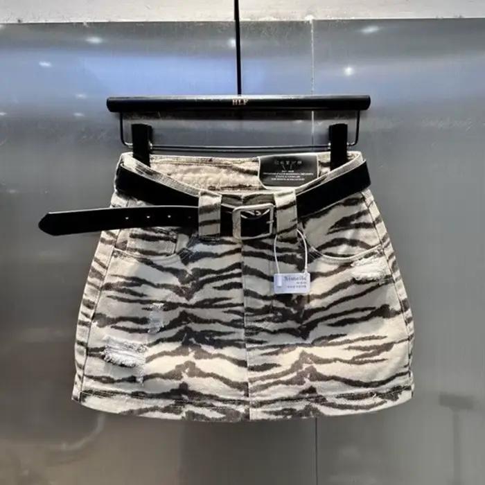 Nouvelle jupe courte en jean imprimé zèbre été 2026, style décontracté américain, taille haute rétro