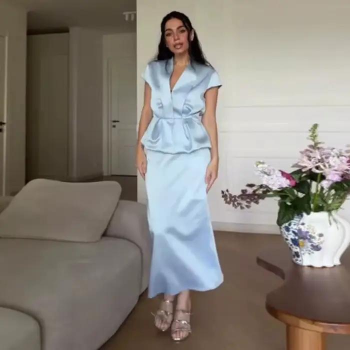 Nouvel ensemble jupe et blazer urbain pour femme : haut plissé sans manches à col en V et jupe fendu