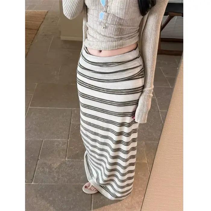 Jupe en tricot rayée pour femme, nouvelle collection été 2026, jupe droite fine au design élégant