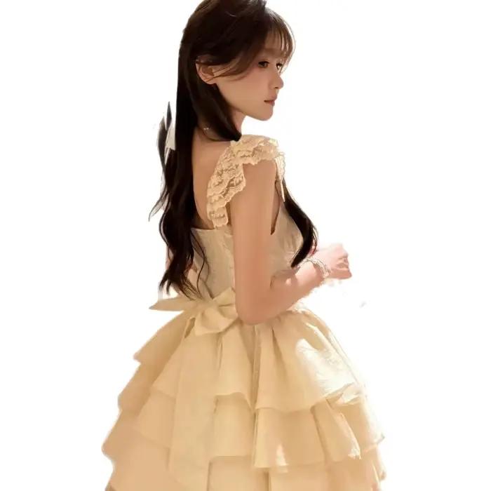 Jupe courte style princesse avec nœud papillon et manches bouffantes