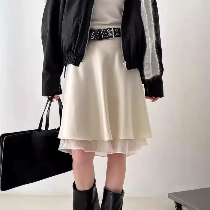 Mini-jupe à pois blancs, style coréen chic d'été, élégante en satin noir, double couche, décontractée, unie, avec fermeture éclair, pour femmes