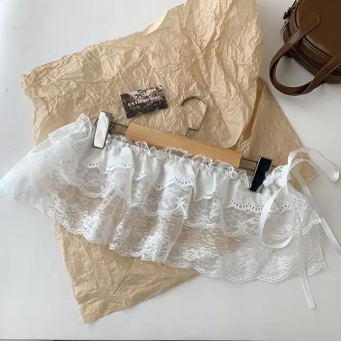 Jupe irrégulière en dentelle tendance avec fleurs blanches