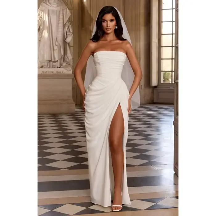 Robe longue plissée sans bretelles pour femme avec fente haute et design fluide