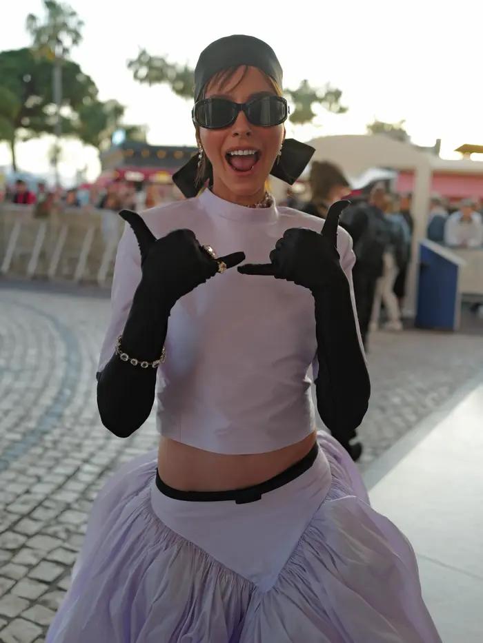 Jupe longue de haute couture lavande style défilé de Cannes