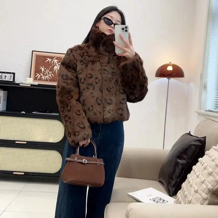Manteau de luxe en véritable fourrure de lapin pour femme, imprimé léopard marron, veste d'hiver chaude en fourrure naturelle, manteau court épais et moelleux pour l'extérieur.