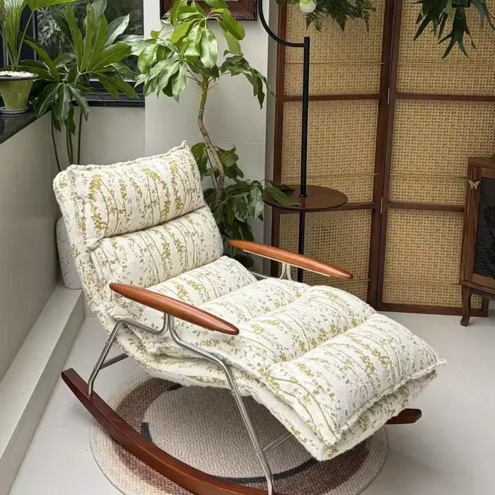 Fauteuil à bascule minimaliste de luxe en métal pour salon, chaise longue inclinable en cuir écologique pliable