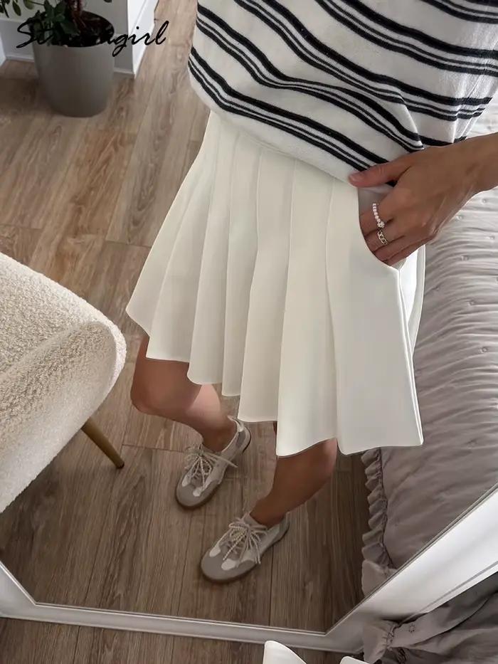 Mini-jupes plissées pour femmes avec short intégré