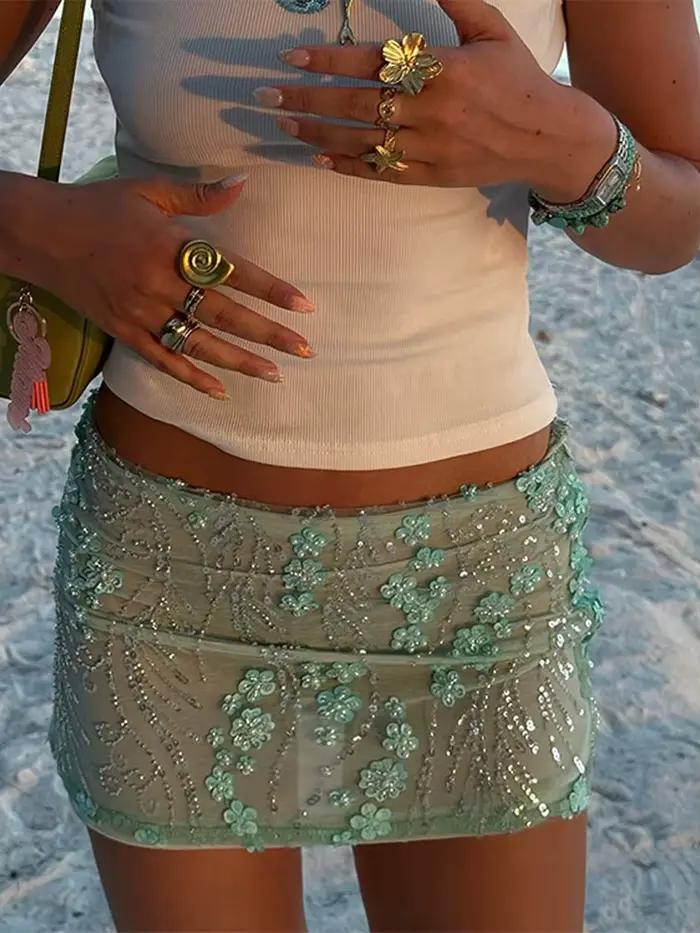 Jupe courte Sexy à paillettes et perles pour femmes, à la mode, couleur unie, taille moyenne, coupe cintrée, Chic, vacances à la plage, été