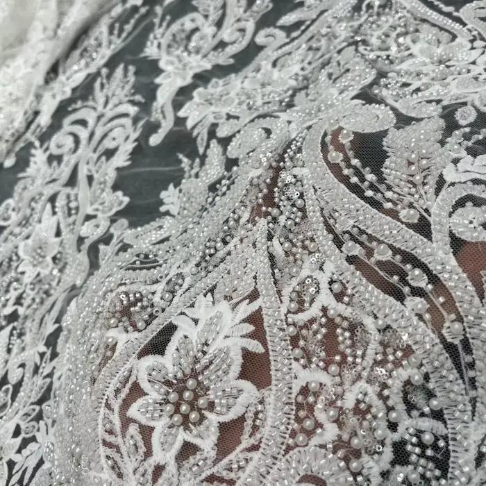 Robe de mariée haut de gamme unique et luxueuse de style palais, broderie en dentelle perlée, tissu brodé