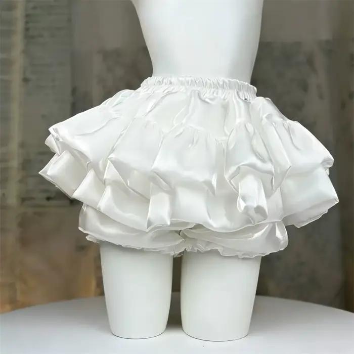 Jupe courte décontractée en satin doux à taille élastique pour femme, jupe d'été chic blanche à volants superposés, jupe de princesse élégante et tendance pour femme occassions spéciales