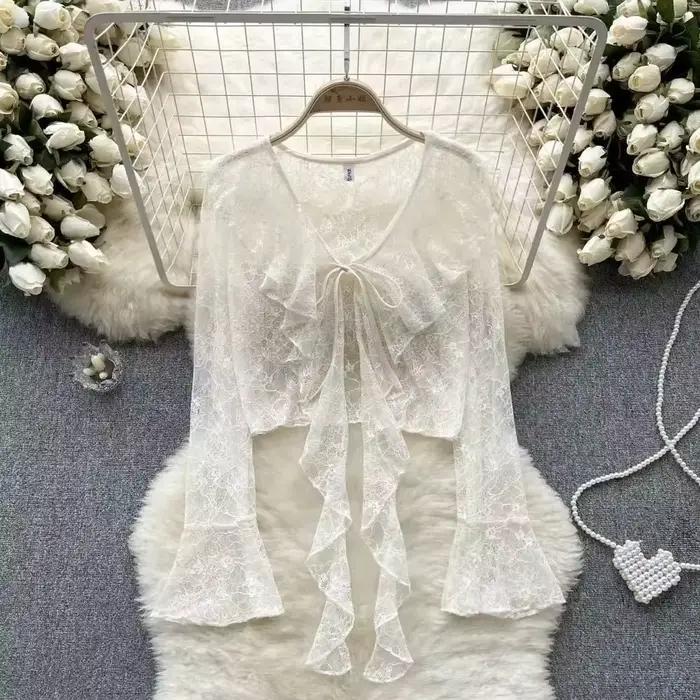Cardigan court en dentelle pour femmes avec volants et cravate sur le devant style sexy et club été junior ajustement mince composition polyester motifs floraux manche évasée occaions estivales sorties entre amies