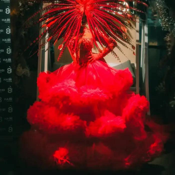 Robe de soirée longue en tulle extra volumineuse pour femme, avec appliques en dentelle, idéale pour les tapis rouges, mariages, bals de promo et événements formels