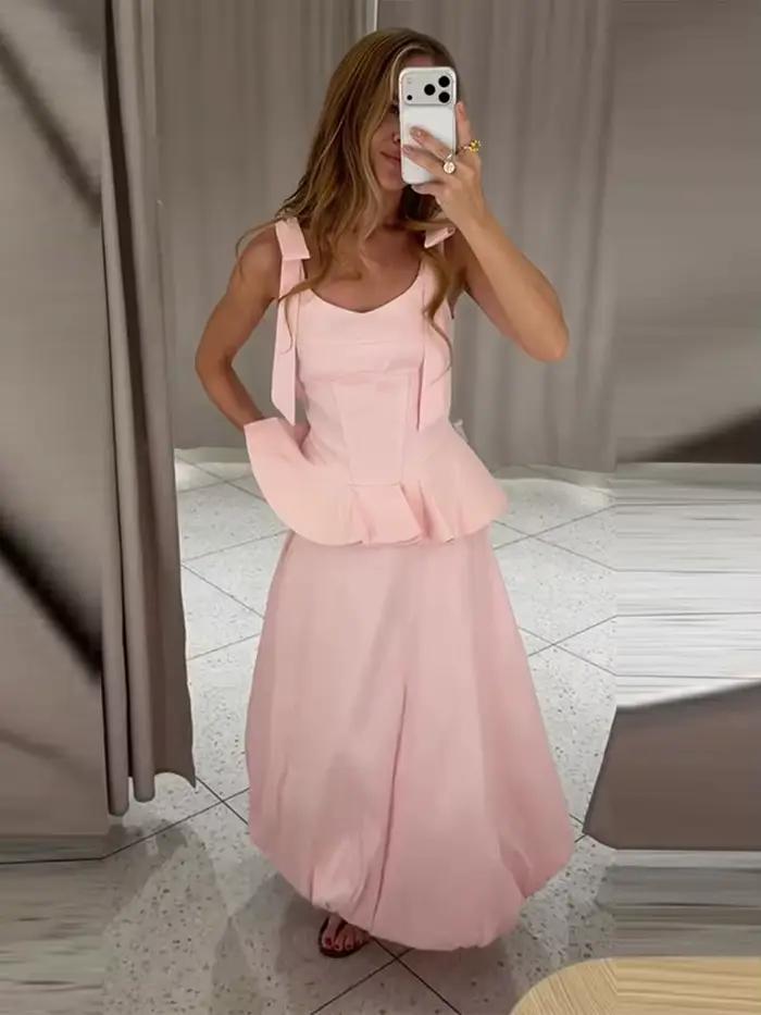 Ensemble jupe longue bouffante et haut à lacets rose avec nœud
