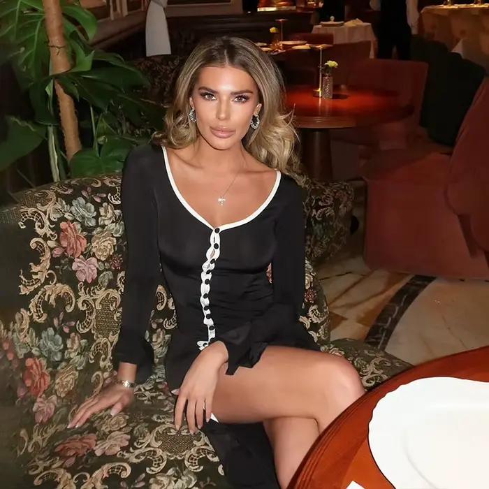 Robe longue moulante American Retro style sexy et élégant pour femmes avec volants irréguliers et boutonnage simple pour soirées et événements spéciaux