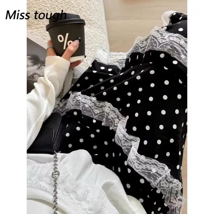Jupe mi-longue en dentelle violette pour femme