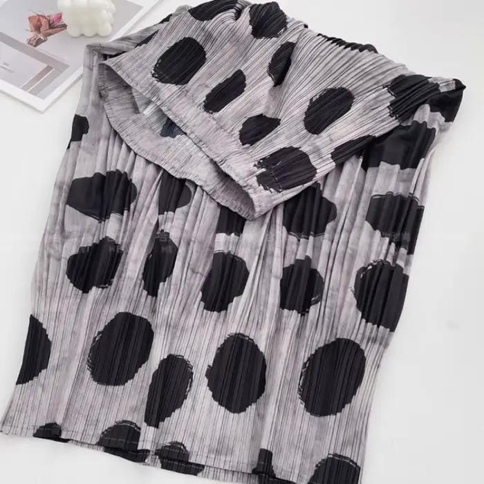 Miyake – demi-jupe plissée noire à pois pour femmes