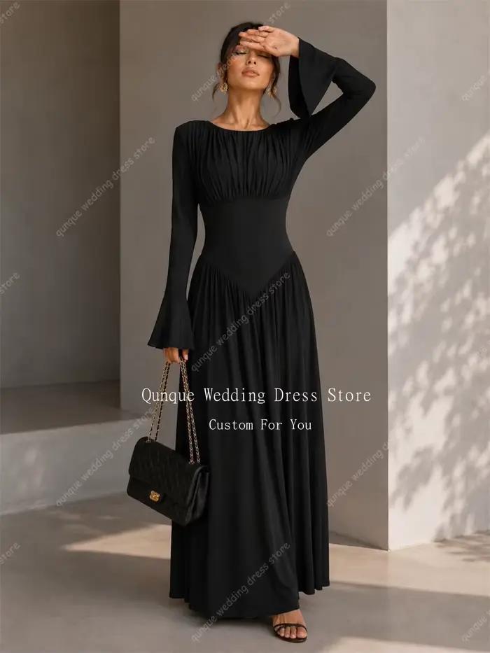 Qunque Robes de Soirée Noires Modestes pour Femmes en Chiffon Noir Col Rond Manches Longues Coupe A-ligne Personnalisable