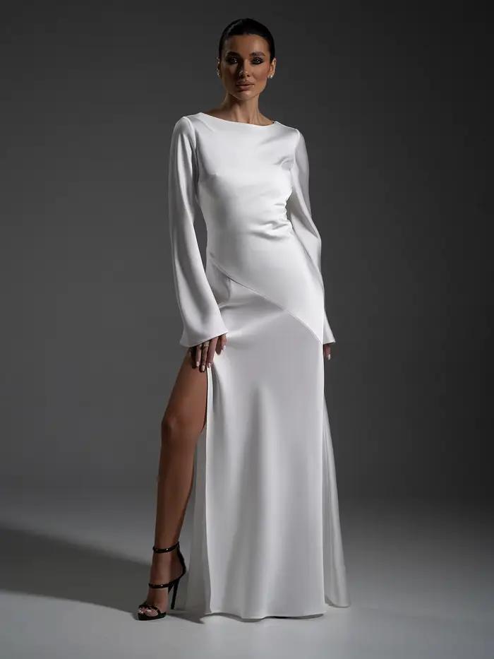 Robe de bal élégante en satin blanc avec fente haute