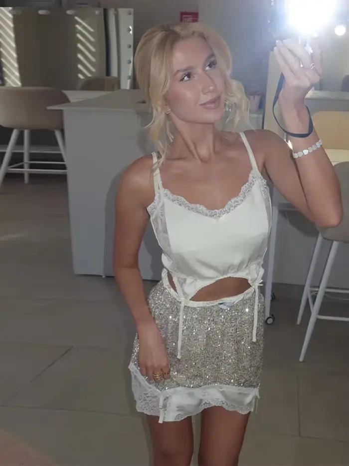 Ensemble Femme Polyvalent : Haut Court Halter en Dentelle Patchwork et Jupe Courte Évasée Taille Haute Couleur Unie avec Paillettes