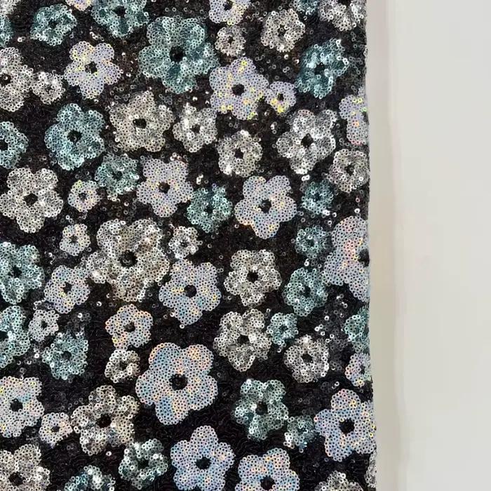 Tissu en maille brodé de perles motif fleur de prunier pour la confection de jupes