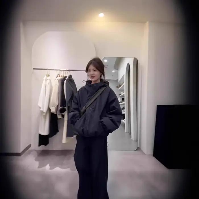 Veste à capuche pour femme, nouvelle collection printemps-automne, style tendance de la saison, coupe ample, sensation haut de gamme, petite taille, polyvalente, en polyester