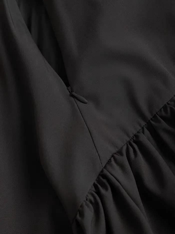 Jupe midi asymétrique noire à volants multicouches