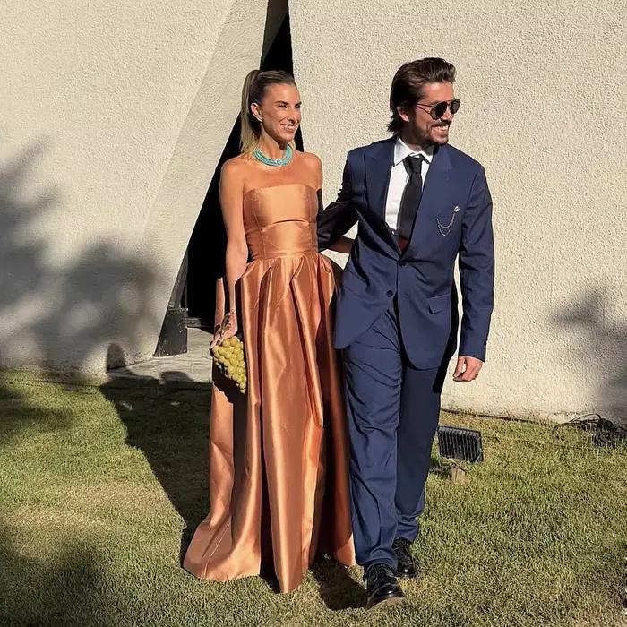 Robes de bal marron tendance, robes de demoiselle d'honneur sans bretelles à basse ample, robes de cérémonie en satin sur mesure pour invitées de mariage