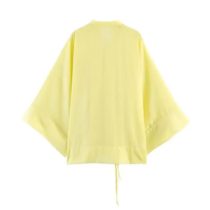 Chemisier Femme Été 2026 Nouvelle Collection Jaune Manches Longues avec Boutons Décoratifs Coupe Ample Idéal Plage et Vacances Élégance et Tempérament