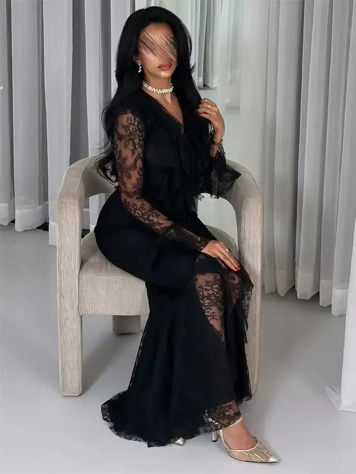 Robe de soirée sur mesure en dentelle noire à manches longues