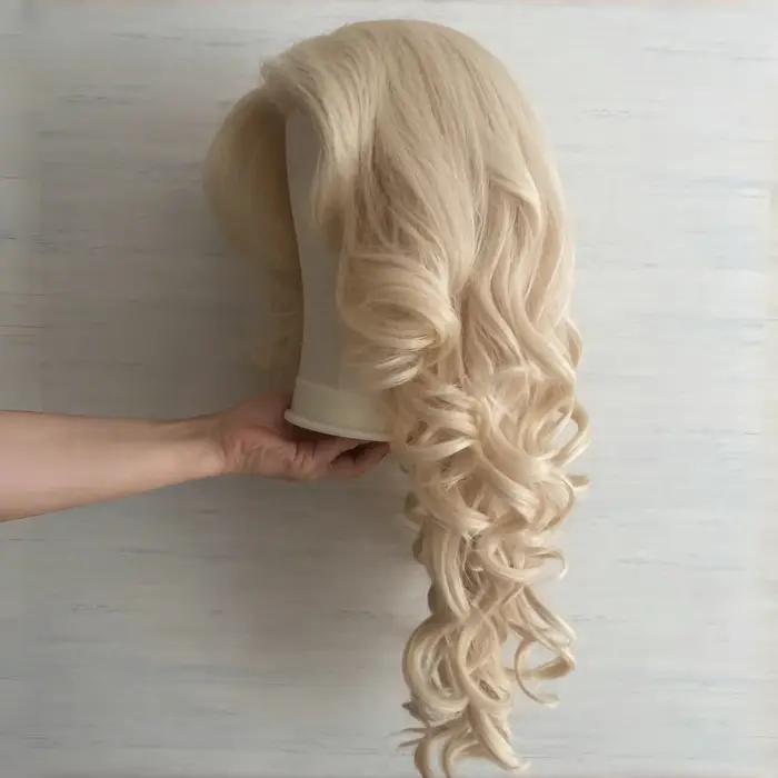 Perruque Lace Front Wig synthétique bouclée et ondulée, Blonde longue, 13x4, avec raie centrale, blond miel fraise, résistant à la chaleur, Cosplay pour femmes