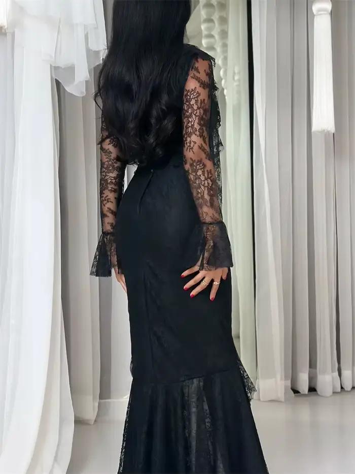 Robe de soirée sur mesure en dentelle noire à manches longues