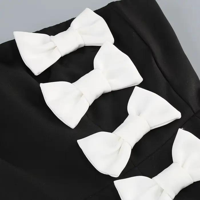Robes de soirée chics noires sans bretelles avec détail de nœud blanc – Robe