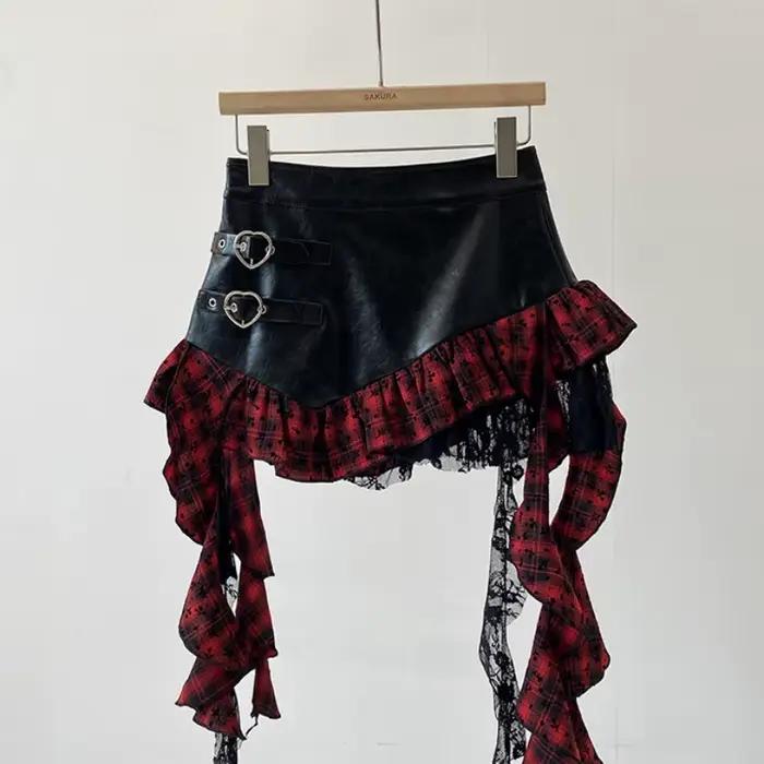 Mini jupe en simili cuir avec volants à carreaux