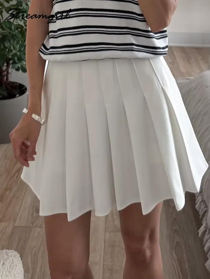 Mini-jupes plissées pour femmes avec short intégré