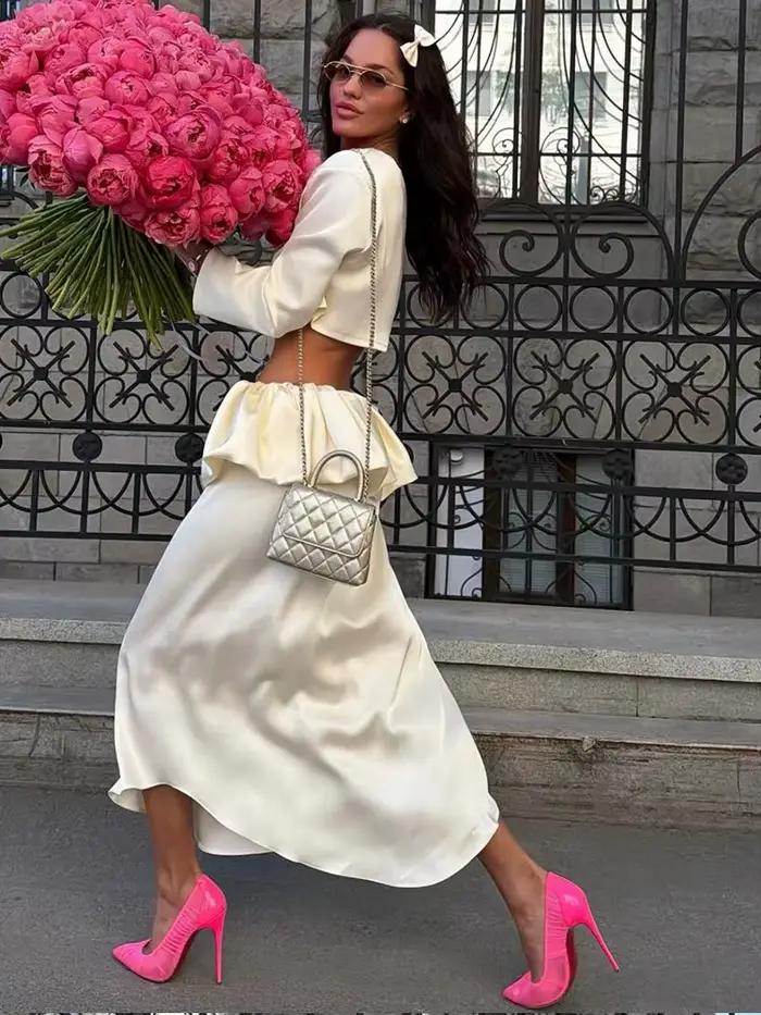 Nouvel ensemble élégant pour femme : haut uni, chemisier à col rond et manches longues boutonnées, jupe à volants – Collection été 2026 pour les vacances