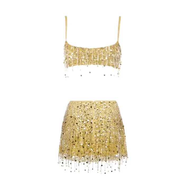 Ensemble deux pièces à sequins et franges pour femme, haut court à bretelles et mini-jupe scintillante, tenue sexy pour festival Ibiza, rave, plage ou soirée.