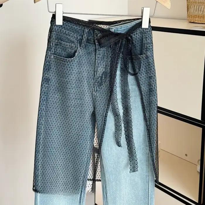 Jupe en dentelle pour femme style Y2K motif floral en maille à nouer superposée avec empiècements latéraux à nouer style skater pour superposer sur un jean