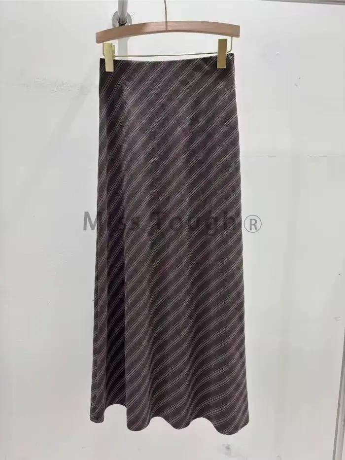 Nouvelle Jupe Longue Femme 2026 France Vintage en Satin Taille Haute Élégante Mode Féminine Bureau Douce Coupe Ajustée Design Gothique Sombre