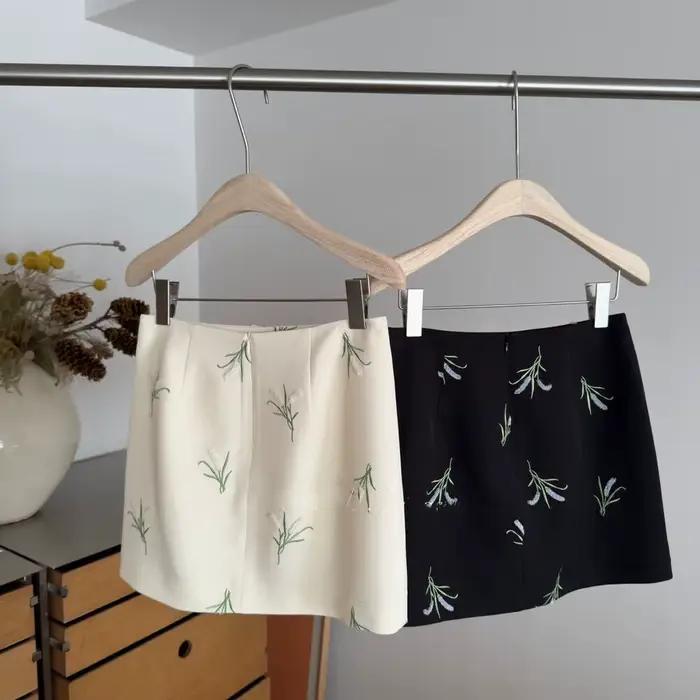 Jupe Courte Femme Été Broderie Florale Style Français Simple Élégante Taille Haute Coupe Droite pour le Travail