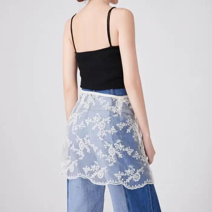 Jupe tablier courte en acétate avec broderie florale pour femmes junior, ajustement souple et élégance décontractée pour toutes les occasions